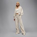 ジョーダン フライト フリース ウィメンズ クロップド サテン裏地付きフード パーカー