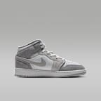 Air Jordan 1 Mid SE Older Kids' Shoes