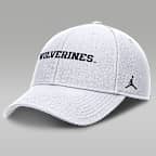 Gorra de rejilla universitaria marca Jordan Dri-FIT ajustable para hombre Michigan On-Field Rise Gameday