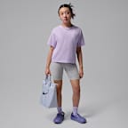 T-shirt bordada Jordan Brooklyn Essentials para criança