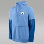 Chamarra universitaria marca Jordan con gorro de medio cierre para hombre North Carolina Anorak