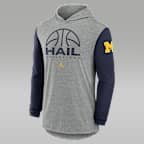 Playera de manga larga universitaria marca Jordan Dri-FIT con gorro para hombre Michigan Basketball