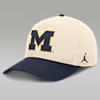 Gorra universitaria marca Jordan ajustable con estructura A-Frame para hombre Michigan Campus Prep Rise