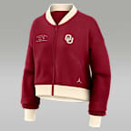 Chamarra bomber universitaria oversized cropped de cierre completo marca Jordan Oklahoma Academic para mujer