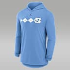 Playera de manga larga universitaria marca Jordan Dri-FIT con gorro y estampado para hombre North Carolina Primetime - Azul claro