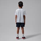 Conjunto de jersey y shorts de malla para niños talla pequeña Jordan