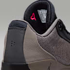 루카 .77 PF '검' 농구화