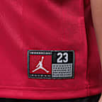 Conjunto de jersey y shorts de malla para niños talla pequeña Jordan