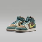Air Jordan 1 Mid SE Big Kids' Shoes
