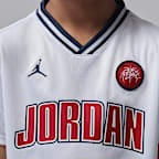 Conjunto de jersey y shorts de malla para niños talla pequeña Jordan