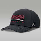 Gorra universitaria marca Jordan Dri-FIT ajustable para hombre Oklahoma Sideline Practice Rise