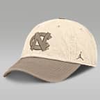 Gorra universitaria marca Jordan ajustable para hombre North Carolina Natural Club