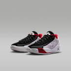 Tenis de básquetbol para niños grandes Luka .77 "Bloodline"