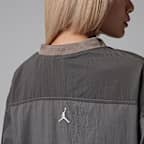 Sudadera sin cierre Jordan Brooklyn de manga larga de tejido Woven con gráfico para mujer