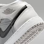 Air Jordan 1 Mid SE Older Kids' Shoes