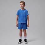 Playera Air bordada con lavado ácido para niños talla pequeña Jordan