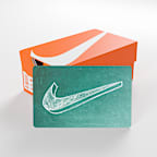La tarjeta de regalo Nike se envía por correo en una minicaja de tenis Nike