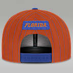 Gorra universitaria marca Jordan Dri-FIT ajustable para hombre Florida Primetime Pin Stripe 2-Tone