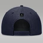 Gorra universitaria marca Jordan ajustable para hombre Michigan Sideline Rope Rise