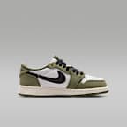 Tenis para niños grandes Air Jordan 1 Retro Low "Medium Olive and Summit White"