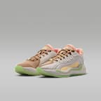 ルカ 4 "Light Orewood and Tangerine" ジュニア バスケットボールシューズ