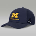 Gorra de rejilla universitaria ajustable marca Jordan para hombre Michigan Sideline Rise Gameday