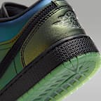 Air Jordan 1 Low SE 'Magic Ball' Older Kids' Shoes. Nike BE
