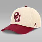 Gorra universitaria marca Jordan ajustable y con estructura A-Frame para hombre Oklahoma Campus Prep Rise