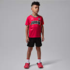 Conjunto de jersey y shorts de malla para niños talla pequeña Jordan