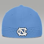 Gorra universitaria marca Jordan Dri-FIT para hombre North Carolina Sideline Club Gameday