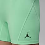Jordan Sport Essentials Dri-FIT 13 cm-es, magas derekú női rövidnadrág