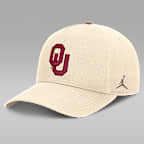 Gorra universitaria marca Jordan Dri-FIT ajustable con estructura A-Frame para hombre Oklahoma Natural Rise
