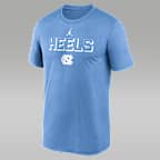 Playera universitaria marca Jordan Dri-FIT para hombre North Carolina Sideline Legend - Azul claro
