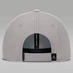 Gorra universitaria marca Jordan Dri-FIT ajustable para hombre Oklahoma On-Field Club Gameday