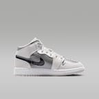 Air Jordan 1 Mid SE Older Kids' Shoes