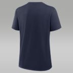 Playera universitaria marca Jordan para mujer Michigan Script Mantra Logo