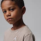 Playera Air bordada con lavado ácido para niños talla pequeña Jordan