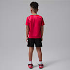 Conjunto de jersey y shorts de malla para niños talla pequeña Jordan