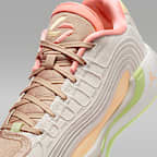 ルカ 4 PF "Light Orewood and Tangerine" バスケットボールシューズ