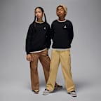 Playera de cuello redondo para niños talla grande Jordan Brooklyn Fleece