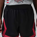 Conjunto de playera con parche Dynasty y shorts de malla infantil Jordan