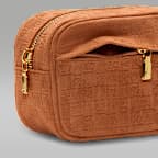 Jordan Monogramm-Kameratasche aus Wildleder (1,5 l)