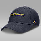 Gorra de rejilla universitaria marca Jordan Dri-FIT ajustable para hombre Michigan On-Field Rise Gameday