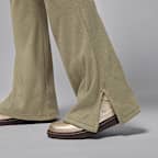 Utsvängda leggings Jordan Brooklyn Essentials med medelhög midja för kvinnor