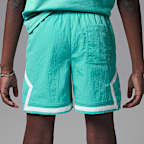 Shorts para la alberca de tejido Woven Diamond para niños talla pequeña Jordan