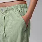 Pants estilo paracaídas para mujer Jordan Flight Chicago