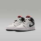 Tenis para niños grandes Air Jordan 1 Mid
