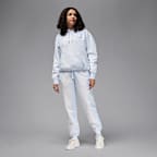 Sudadera sin cierre con gorro forrado de satén para mujer Jordan Flight Fleece