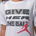 Playera "Give Her the Ball" para niños talla grande Jordan