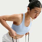 สปอร์ตบราผู้หญิงเสริมฟองน้ำ Nike Swoosh Medium Support